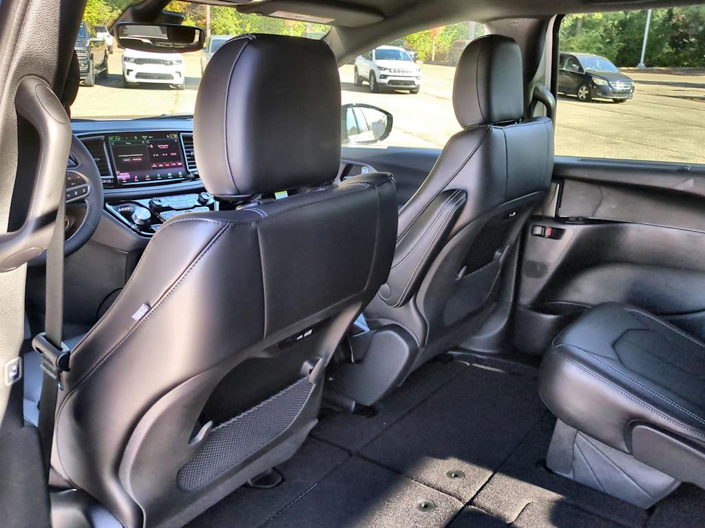 Thumbnail: 2026 Chrysler Pacifica - 12