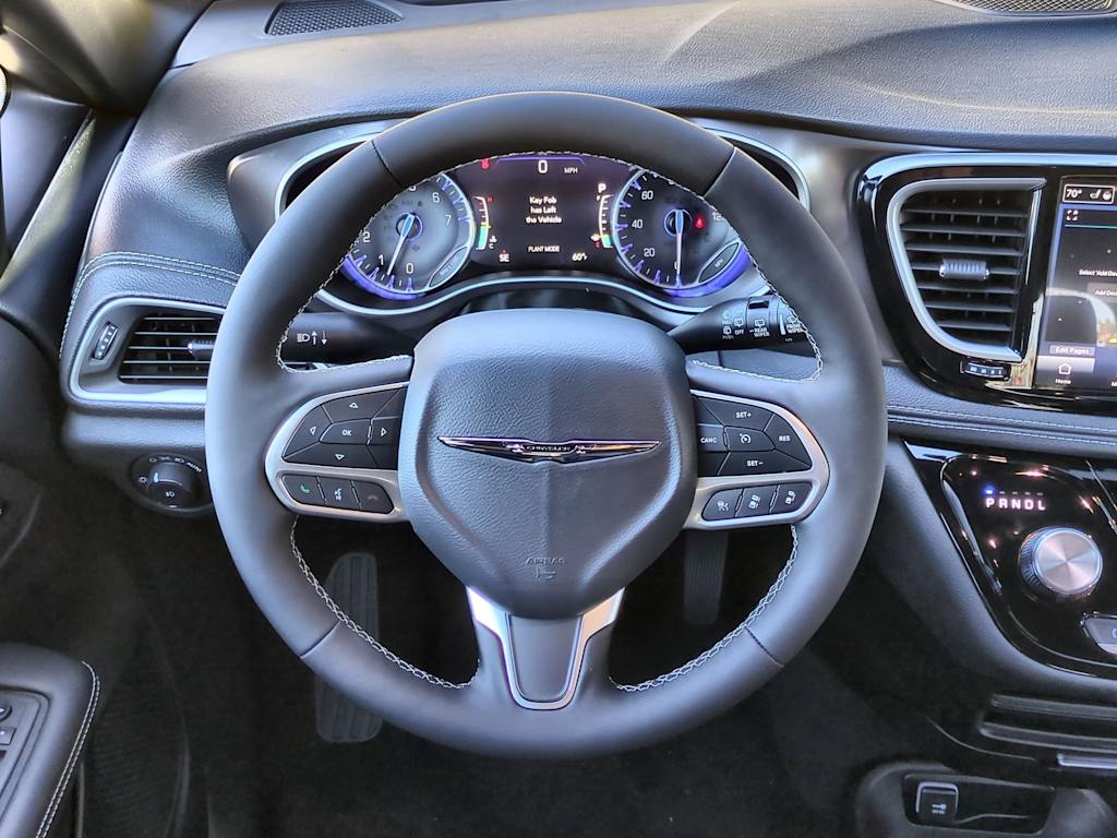Thumbnail: 2026 Chrysler Pacifica - 13