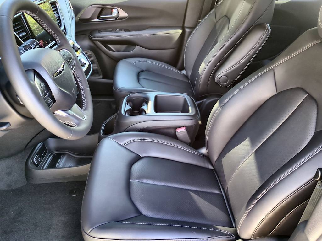 Thumbnail: 2026 Chrysler Pacifica - 10