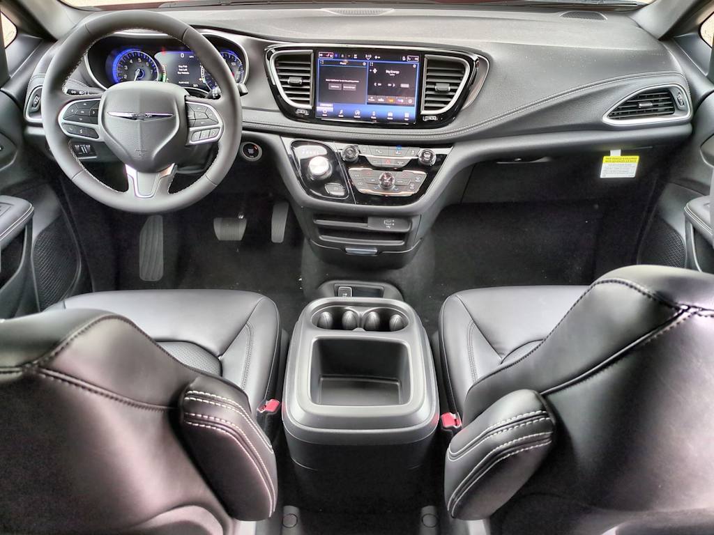 Thumbnail: 2026 Chrysler Pacifica - 9