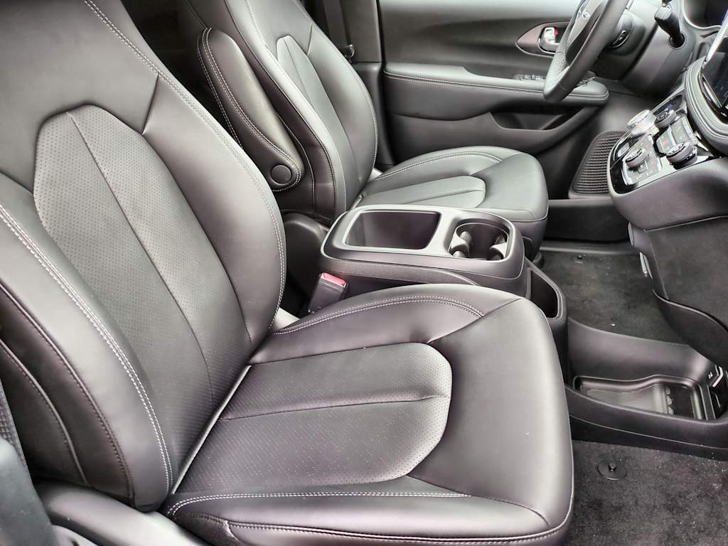 Thumbnail: 2026 Chrysler Pacifica - 26