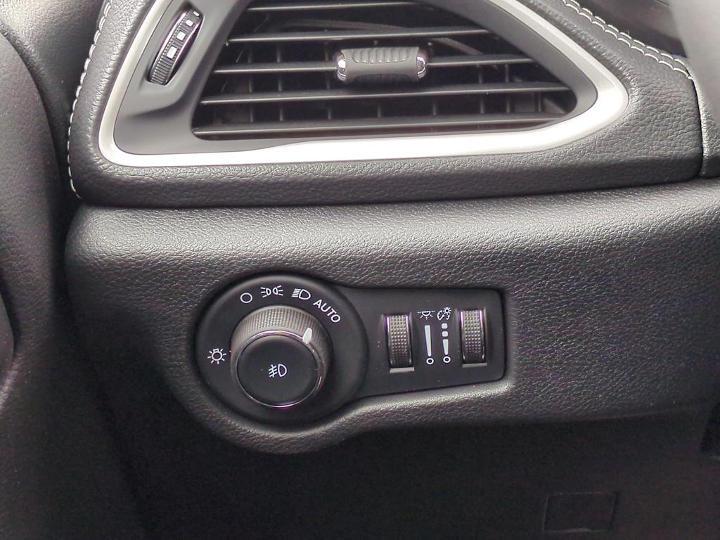 Thumbnail: 2026 Chrysler Pacifica - 36