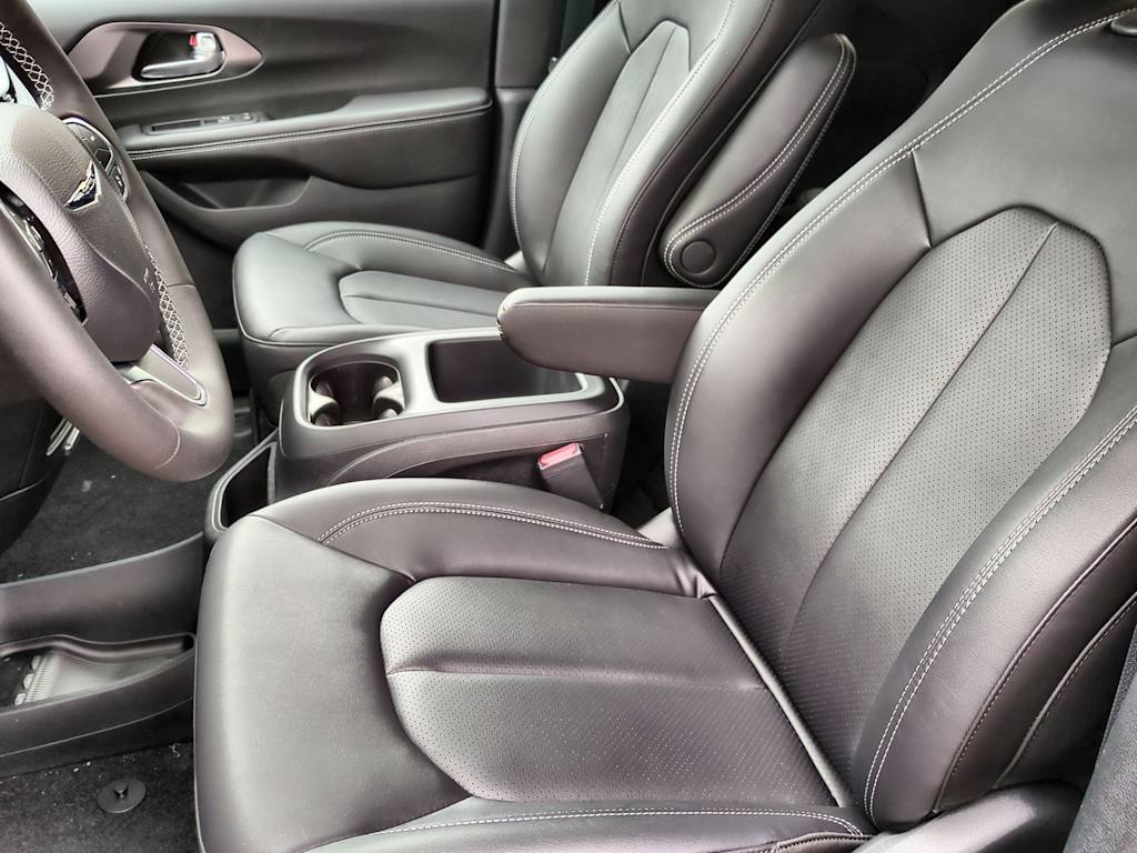 Thumbnail: 2026 Chrysler Pacifica - 10