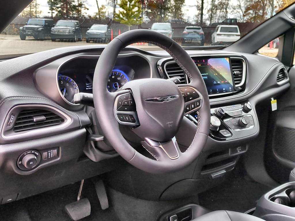 Thumbnail: 2026 Chrysler Pacifica - 2
