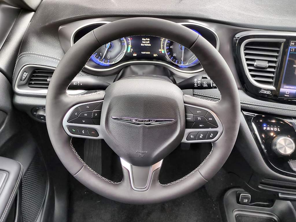 Thumbnail: 2026 Chrysler Pacifica - 13