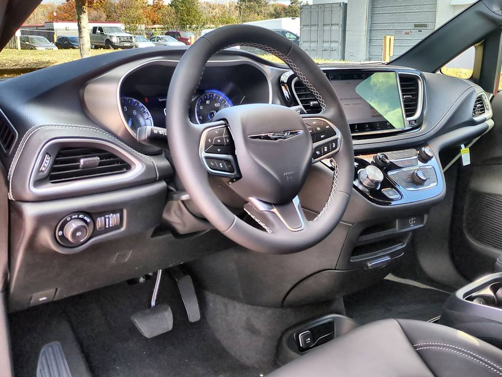 Thumbnail: 2026 Chrysler Pacifica - 2