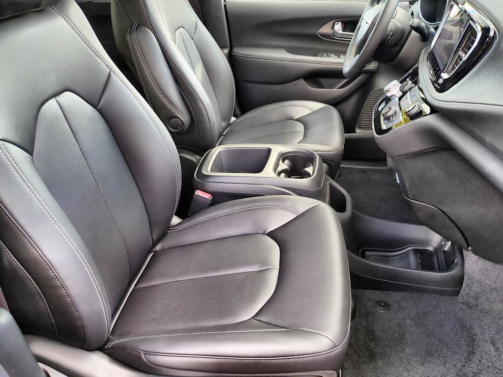 Thumbnail: 2026 Chrysler Pacifica - 27