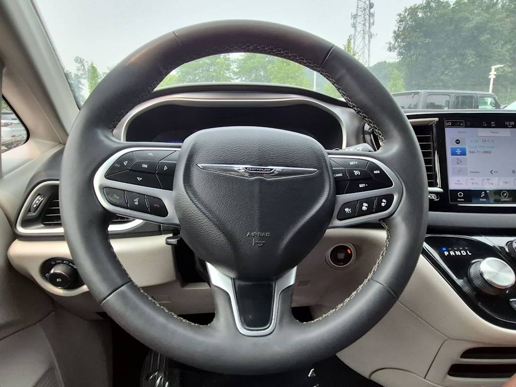 Thumbnail: 2023 Chrysler Pacifica - 12