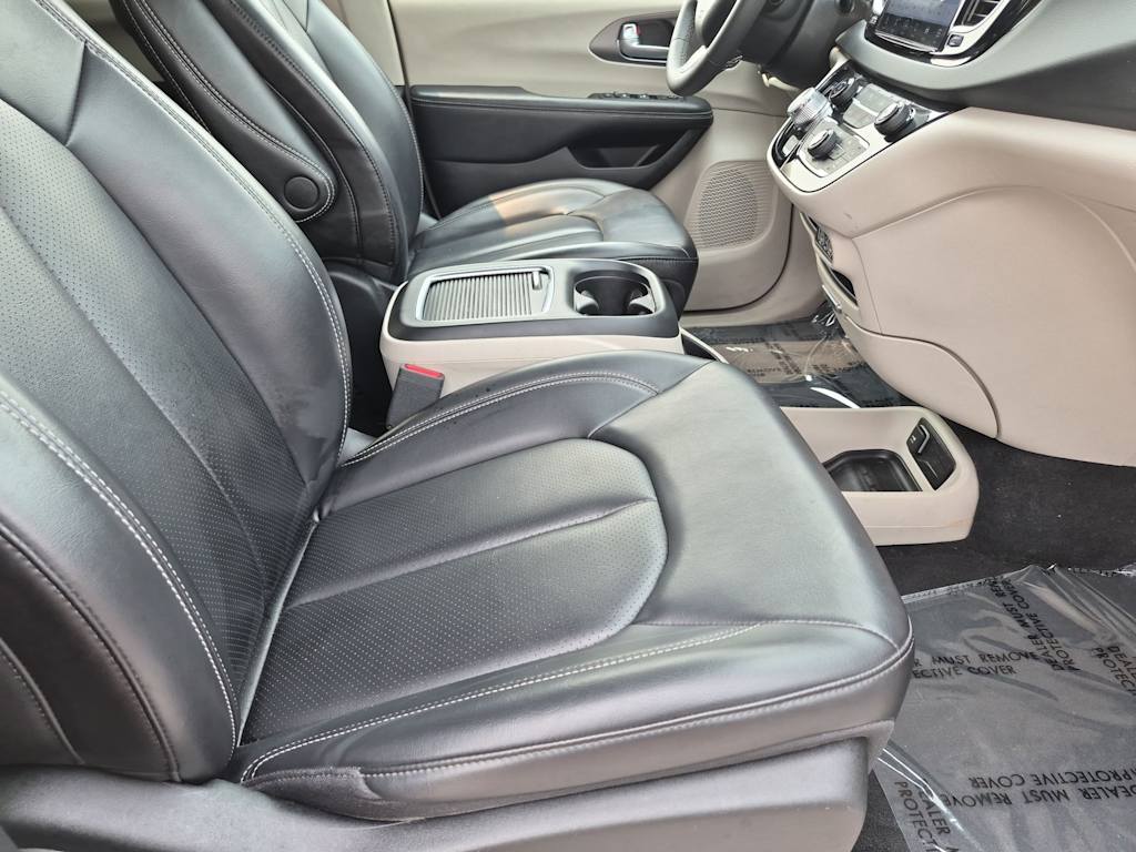 Thumbnail: 2023 Chrysler Pacifica - 24