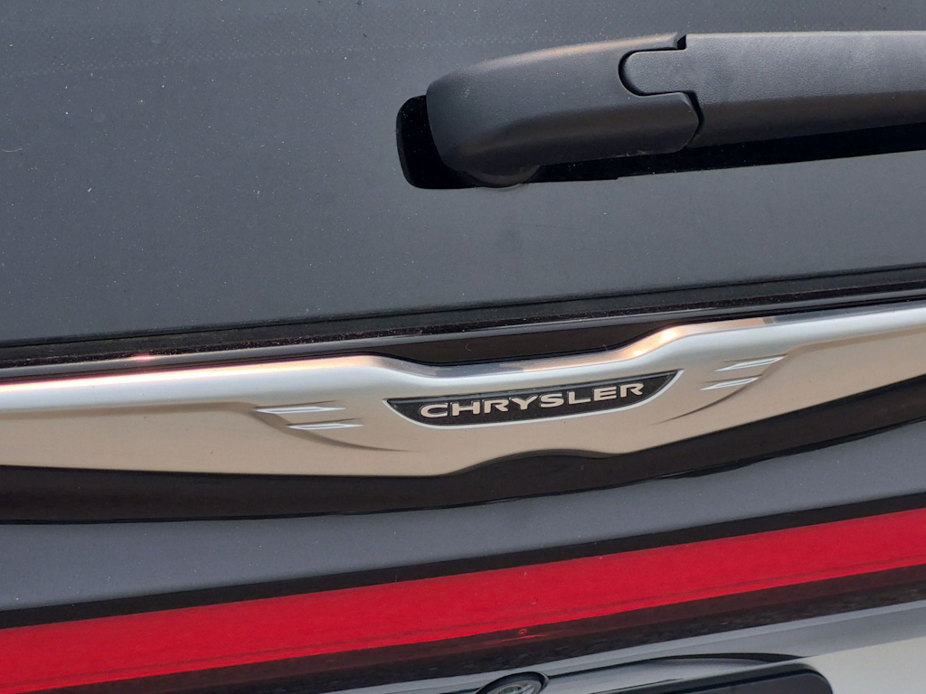 Thumbnail: 2023 Chrysler Pacifica - 7