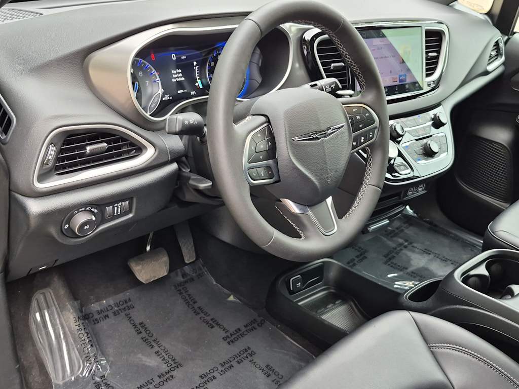 Thumbnail: 2025 Chrysler Pacifica - 2