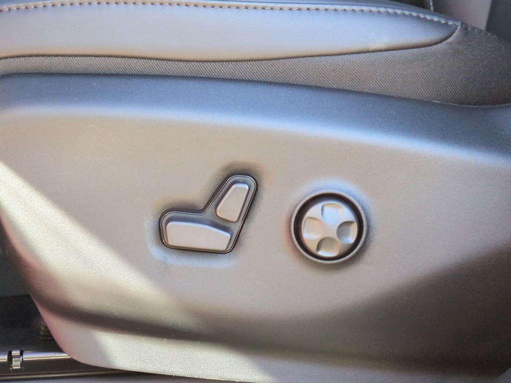 Thumbnail: 2026 Chrysler Pacifica - 25