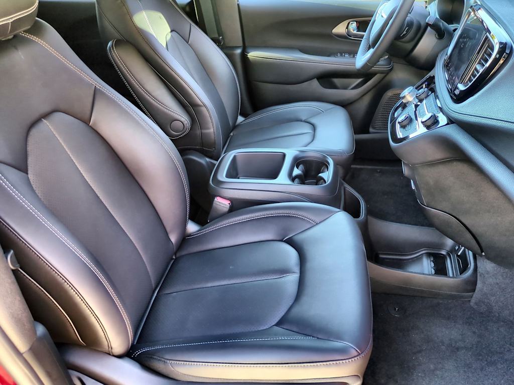 Thumbnail: 2026 Chrysler Pacifica - 11