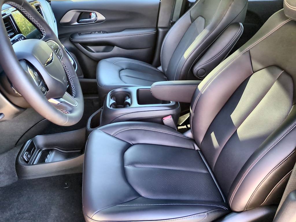 Thumbnail: 2026 Chrysler Pacifica - 10