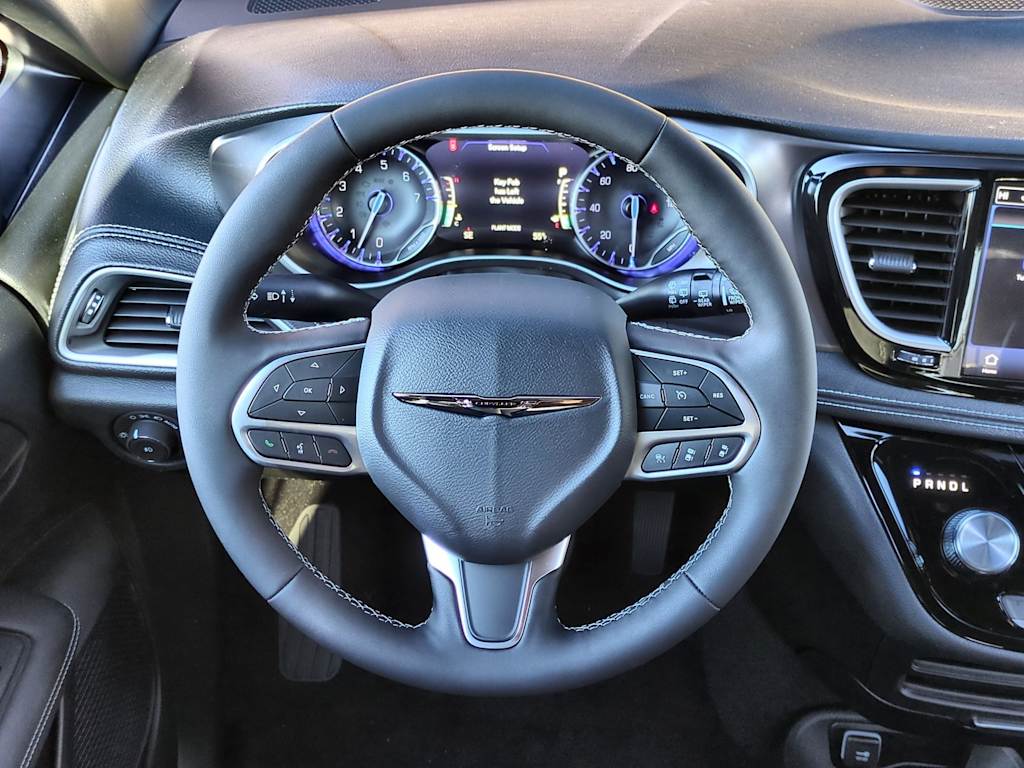 Thumbnail: 2026 Chrysler Pacifica - 13