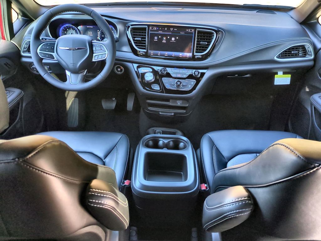 Thumbnail: 2026 Chrysler Pacifica - 9