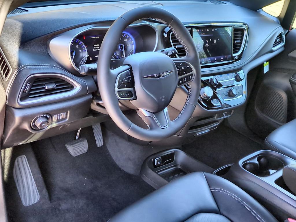 Thumbnail: 2026 Chrysler Pacifica - 2