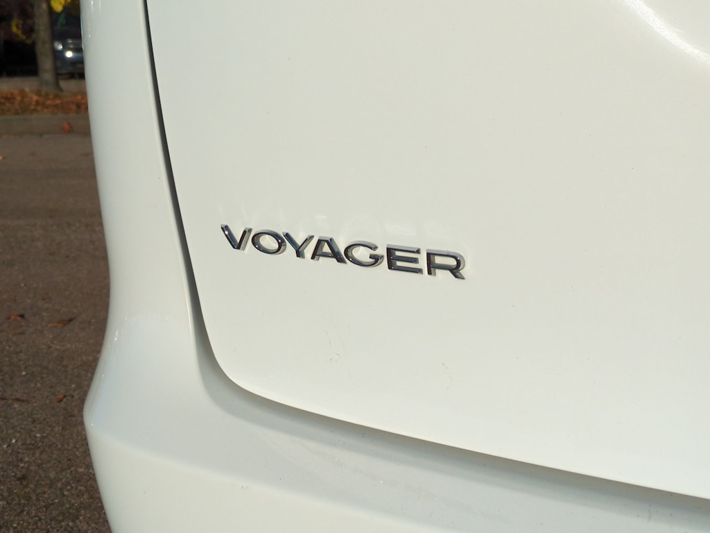 Thumbnail: 2021 Chrysler Voyager - 23
