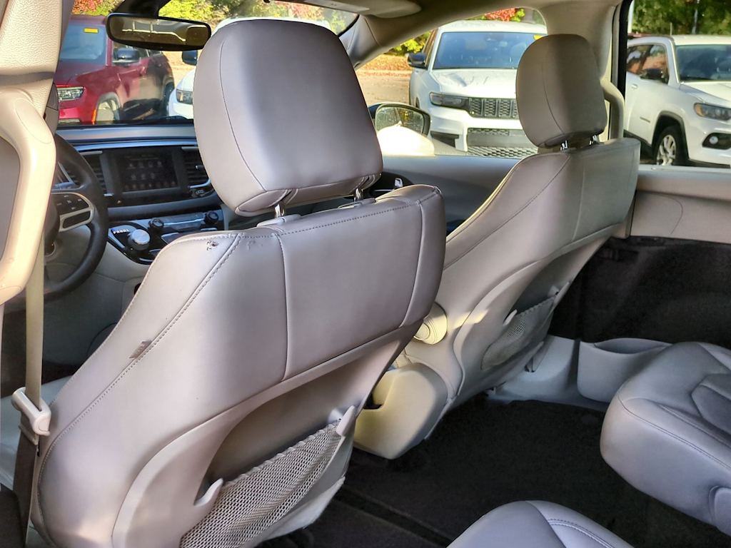 Thumbnail: 2021 Chrysler Voyager - 11