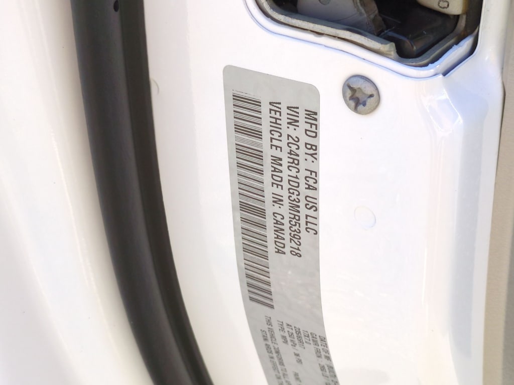 Thumbnail: 2021 Chrysler Voyager - 17