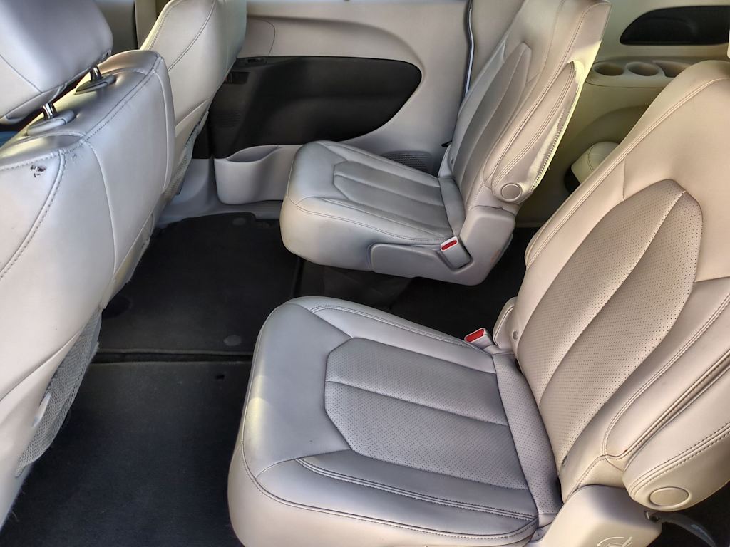 Thumbnail: 2021 Chrysler Voyager - 12