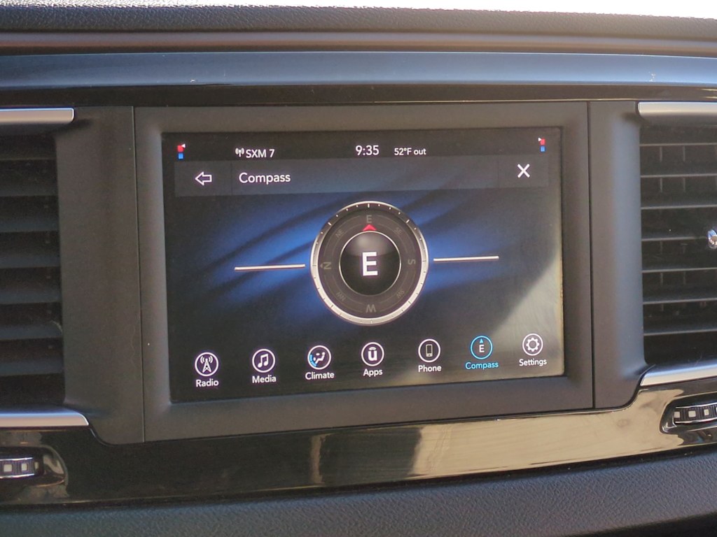 Thumbnail: 2021 Chrysler Voyager - 31