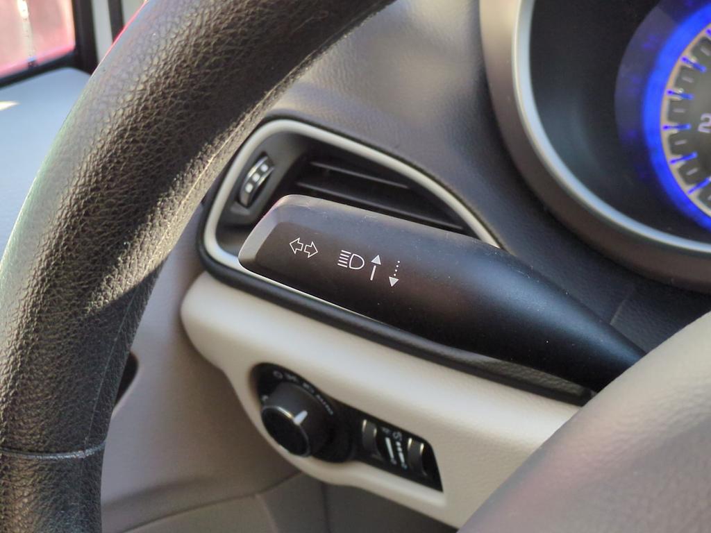 Thumbnail: 2021 Chrysler Voyager - 30