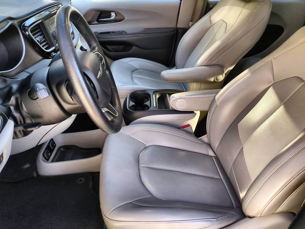 Thumbnail: 2021 Chrysler Voyager - 10