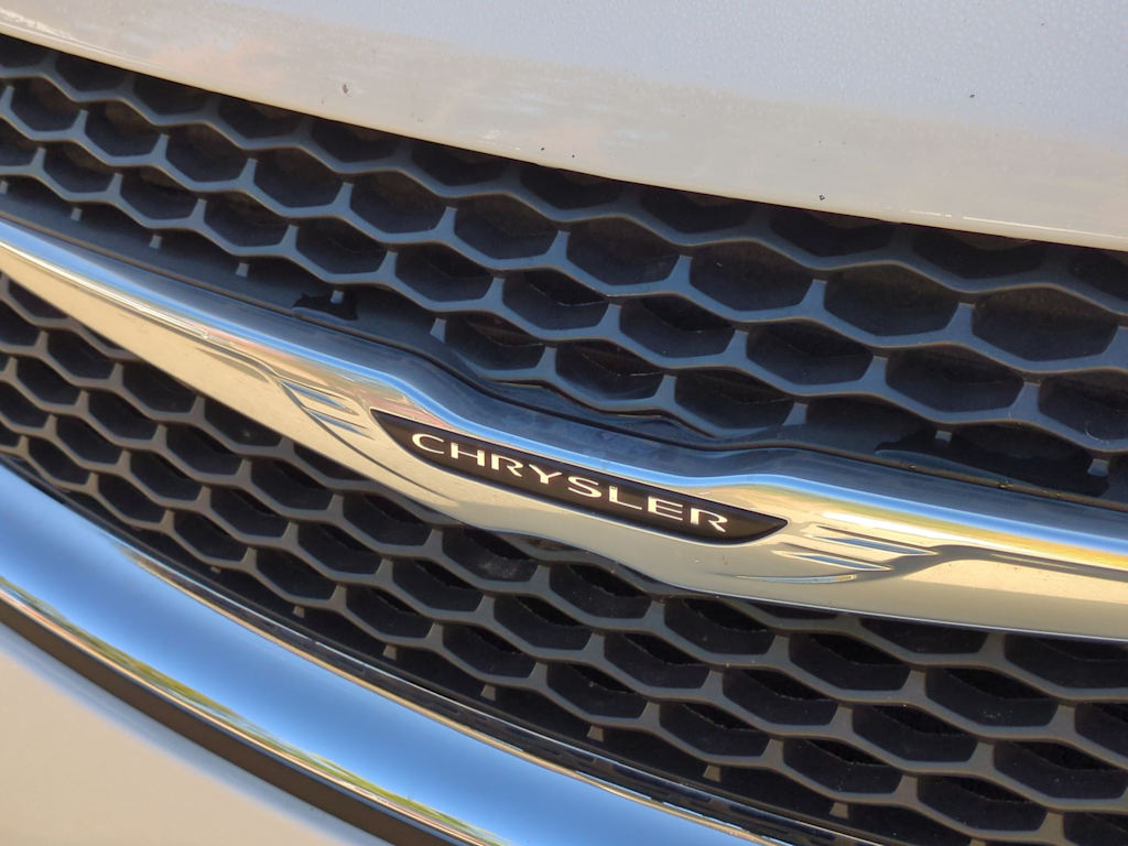 Thumbnail: 2021 Chrysler Voyager - 22