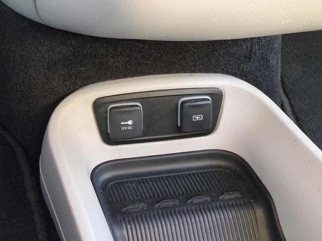 Thumbnail: 2021 Chrysler Voyager - 39