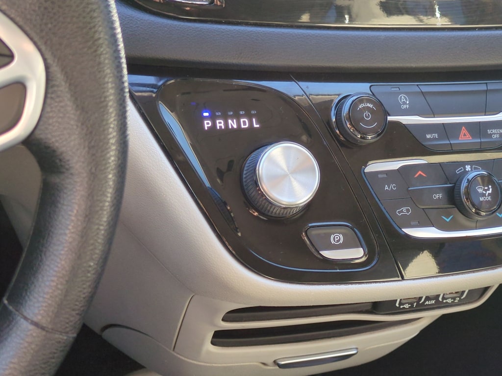 Thumbnail: 2021 Chrysler Voyager - 35