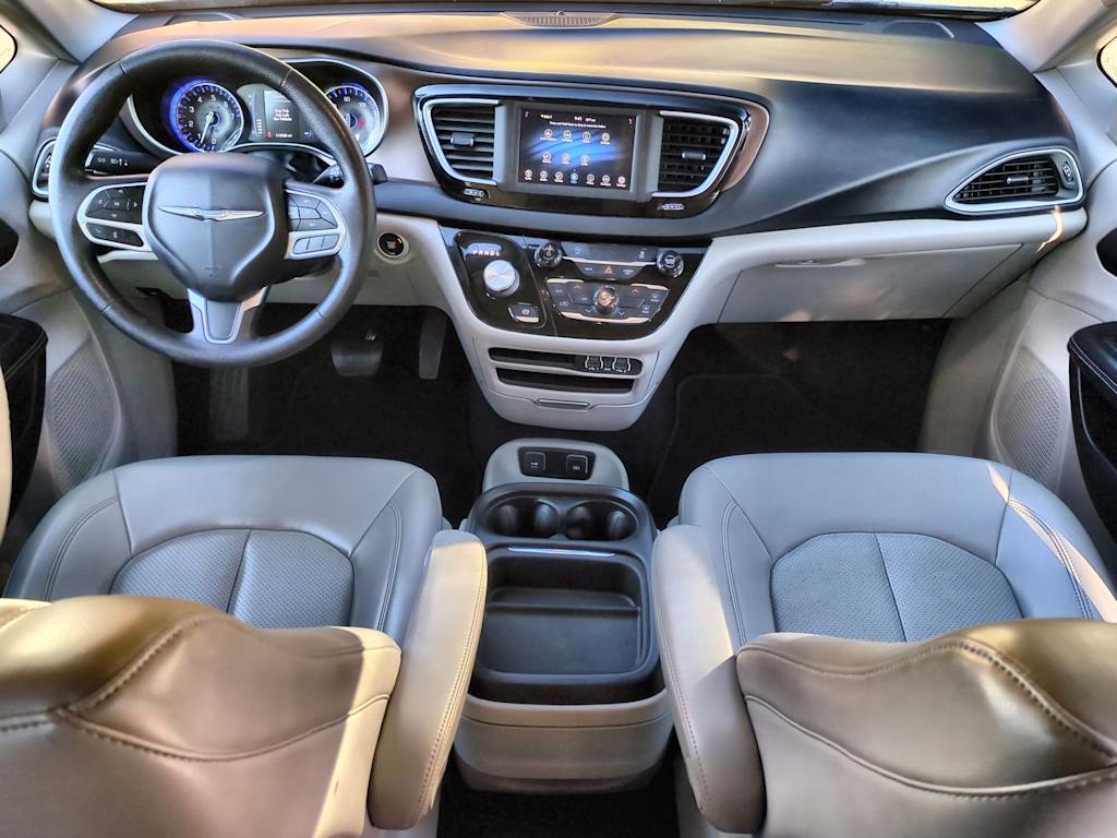 Thumbnail: 2021 Chrysler Voyager - 9