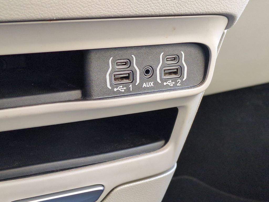 Thumbnail: 2021 Chrysler Voyager - 34