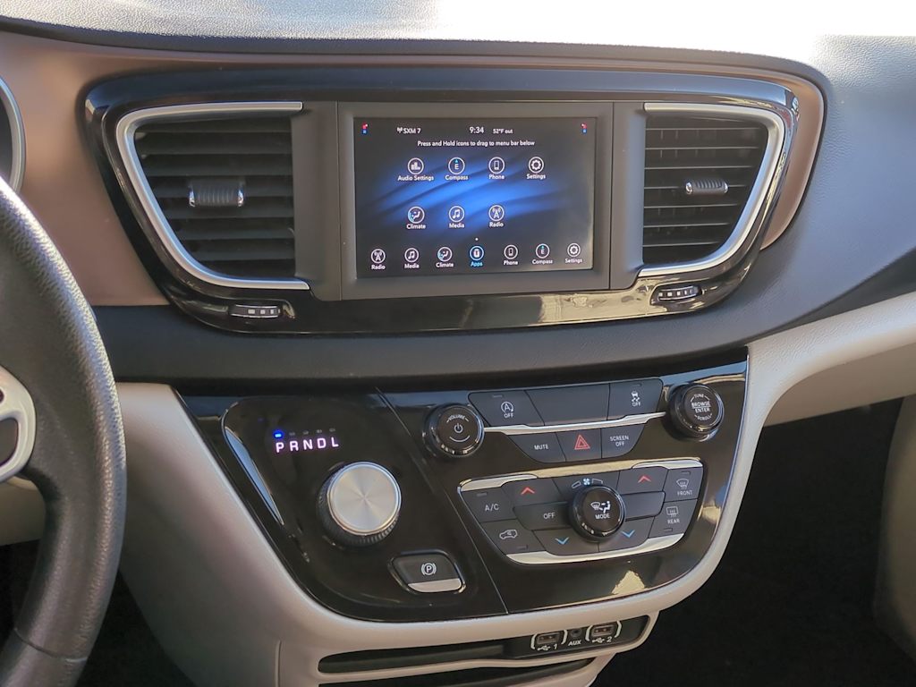 Thumbnail: 2021 Chrysler Voyager - 14