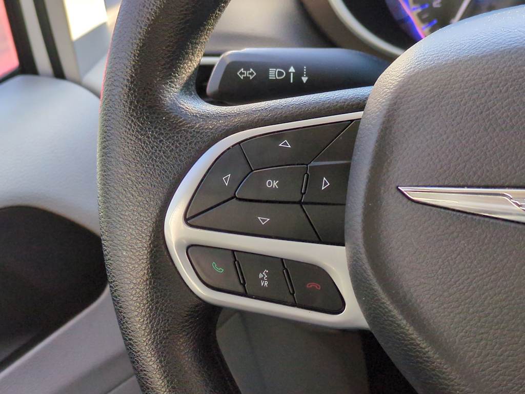 Thumbnail: 2021 Chrysler Voyager - 27