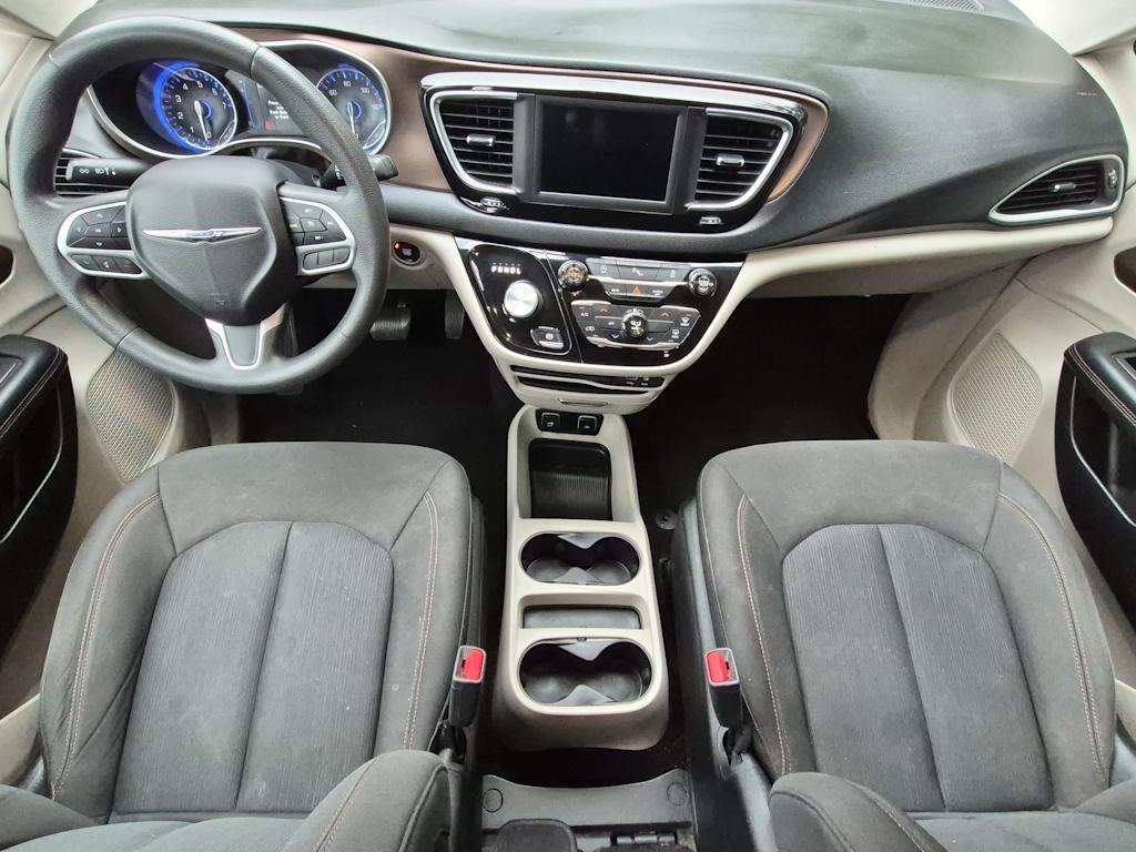 Thumbnail: 2018 Chrysler Pacifica - 10