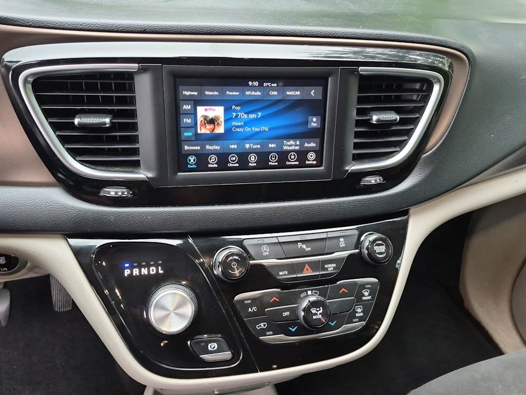 Thumbnail: 2018 Chrysler Pacifica - 15