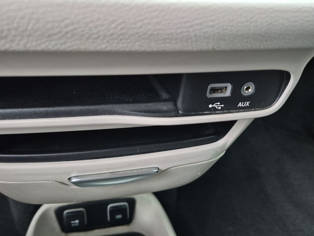 Thumbnail: 2018 Chrysler Pacifica - 32