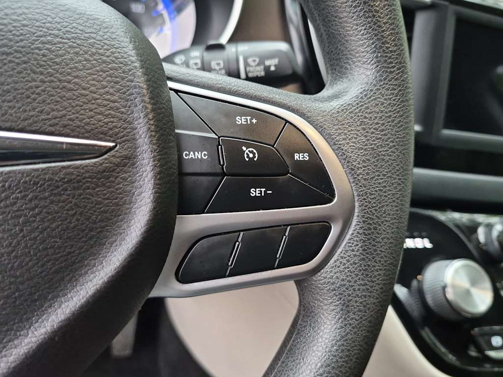 Thumbnail: 2018 Chrysler Pacifica - 28