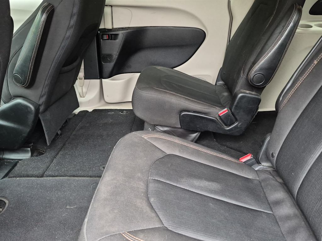 Thumbnail: 2018 Chrysler Pacifica - 12