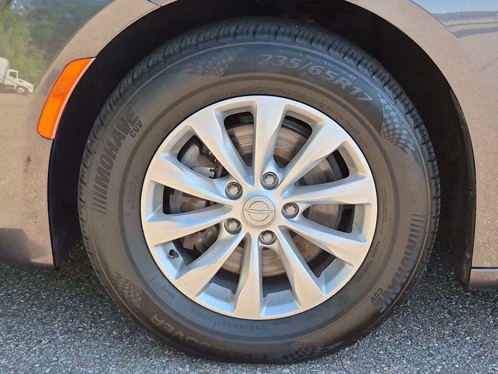Thumbnail: 2018 Chrysler Pacifica - 8