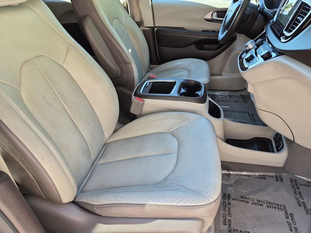 Thumbnail: 2018 Chrysler Pacifica - 12