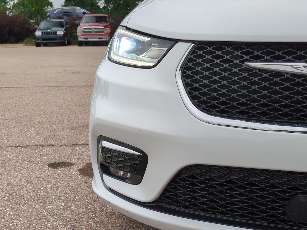 Thumbnail: 2021 Chrysler Pacifica - 7