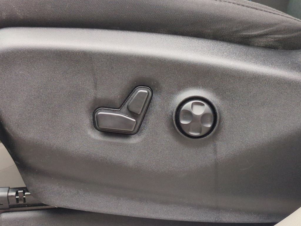 Thumbnail: 2021 Chrysler Pacifica - 24