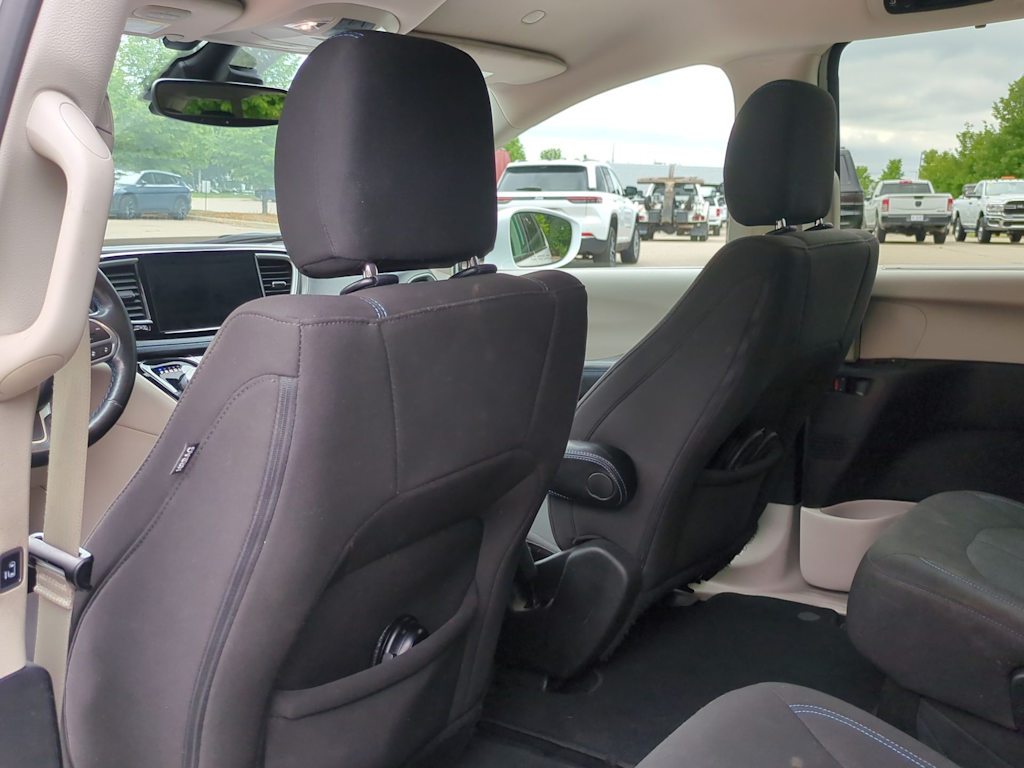 Thumbnail: 2021 Chrysler Pacifica - 13