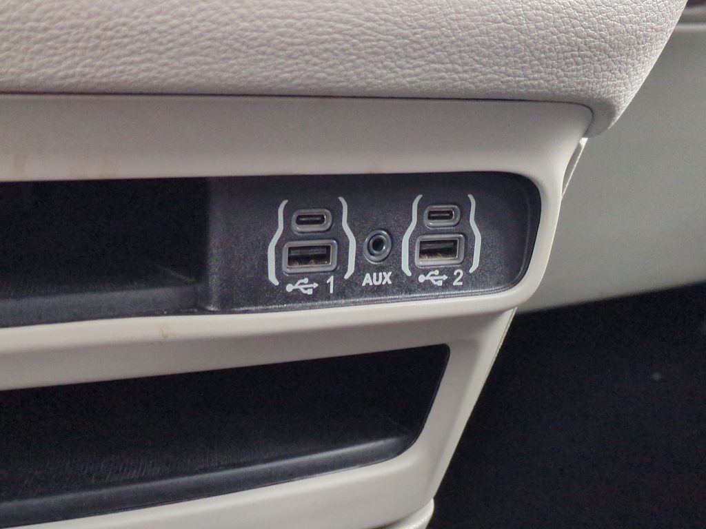 Thumbnail: 2021 Chrysler Pacifica - 35