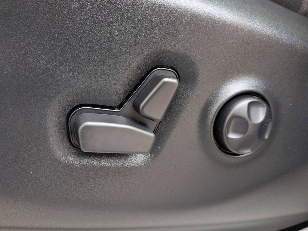 Thumbnail: 2024 Chrysler Pacifica - 25