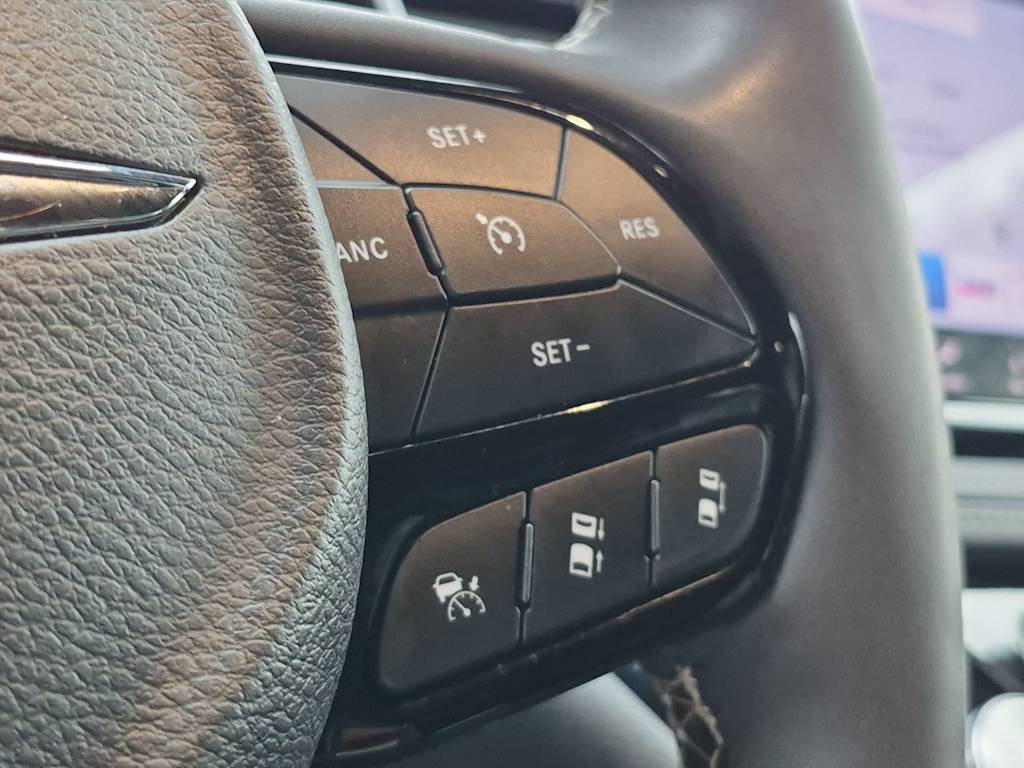 Thumbnail: 2025 Chrysler Pacifica - 31