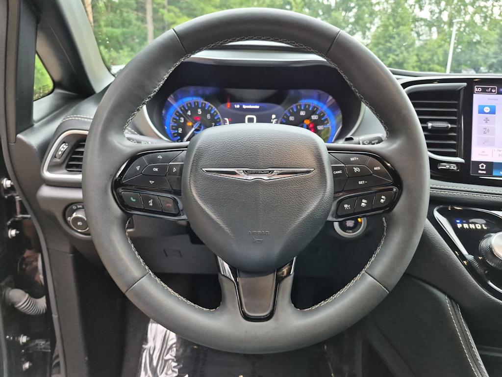 Thumbnail: 2025 Chrysler Pacifica - 13