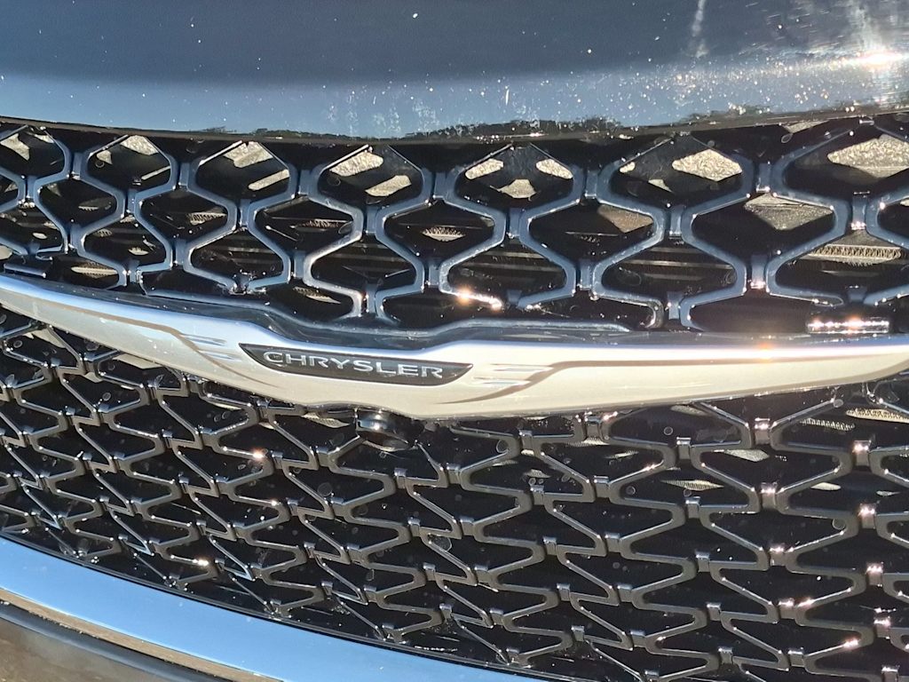Thumbnail: 2026 Chrysler Pacifica - 7